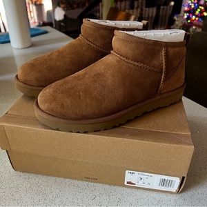 NIB UGG Ultra Mini sz 7 Chestnut